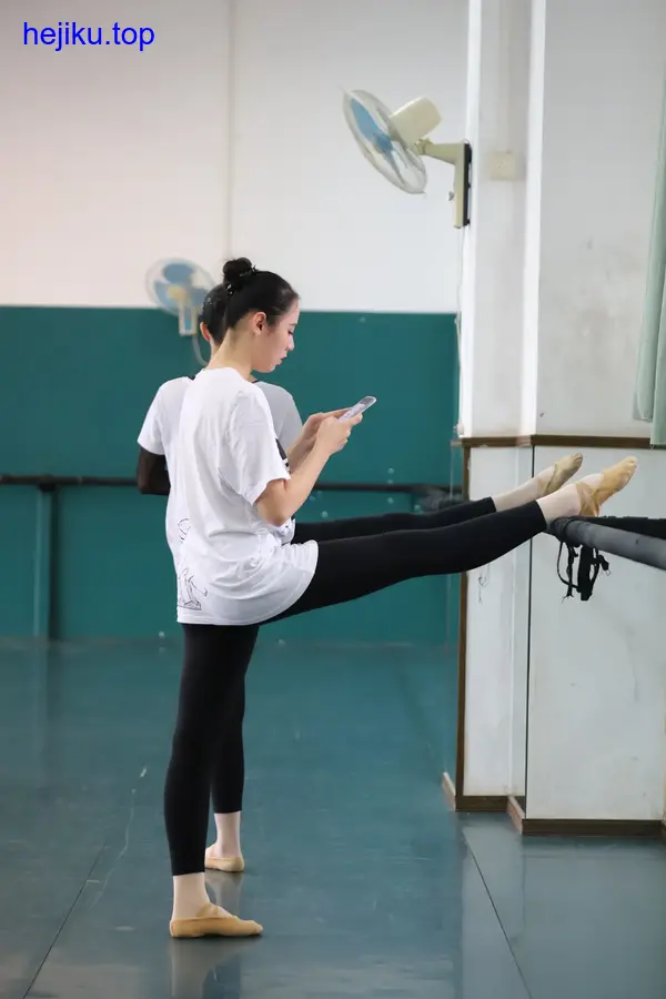 图片[11]-清纯学妹《大西瓜爱牙膏》全套4系合集随包视频（W系23套舞蹈生服饰），大小428G-合集库